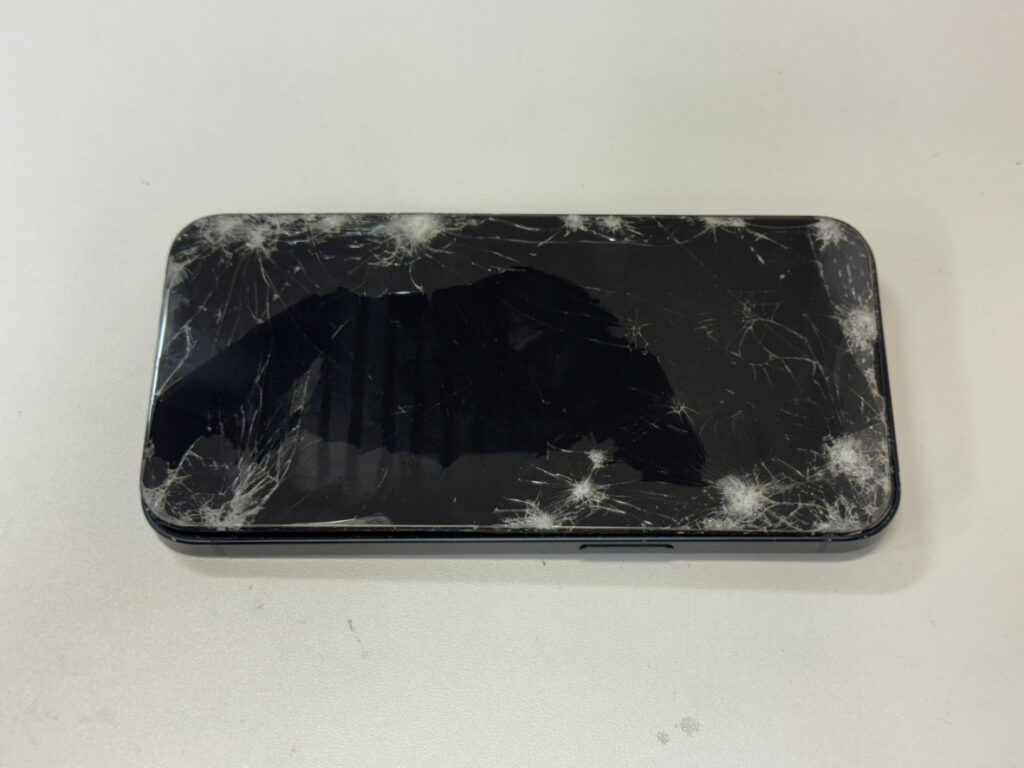 iPhone 14 画面交換 みなとみらい