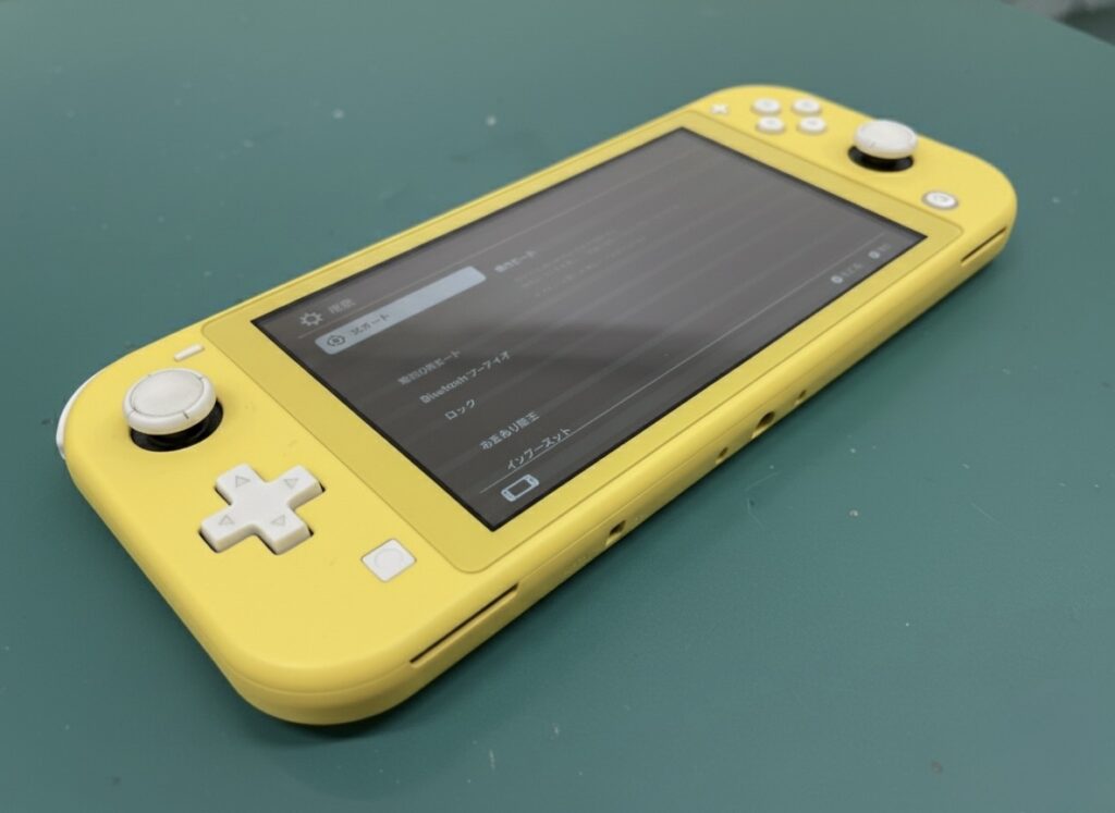 液晶に線の出たSwitchLite