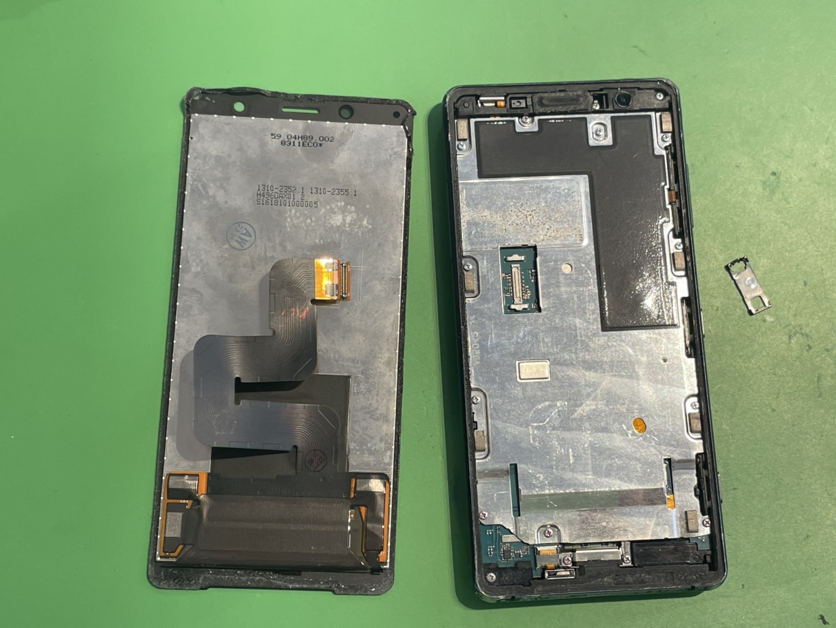 Xperia XZ2 Compact　液晶交換　関内