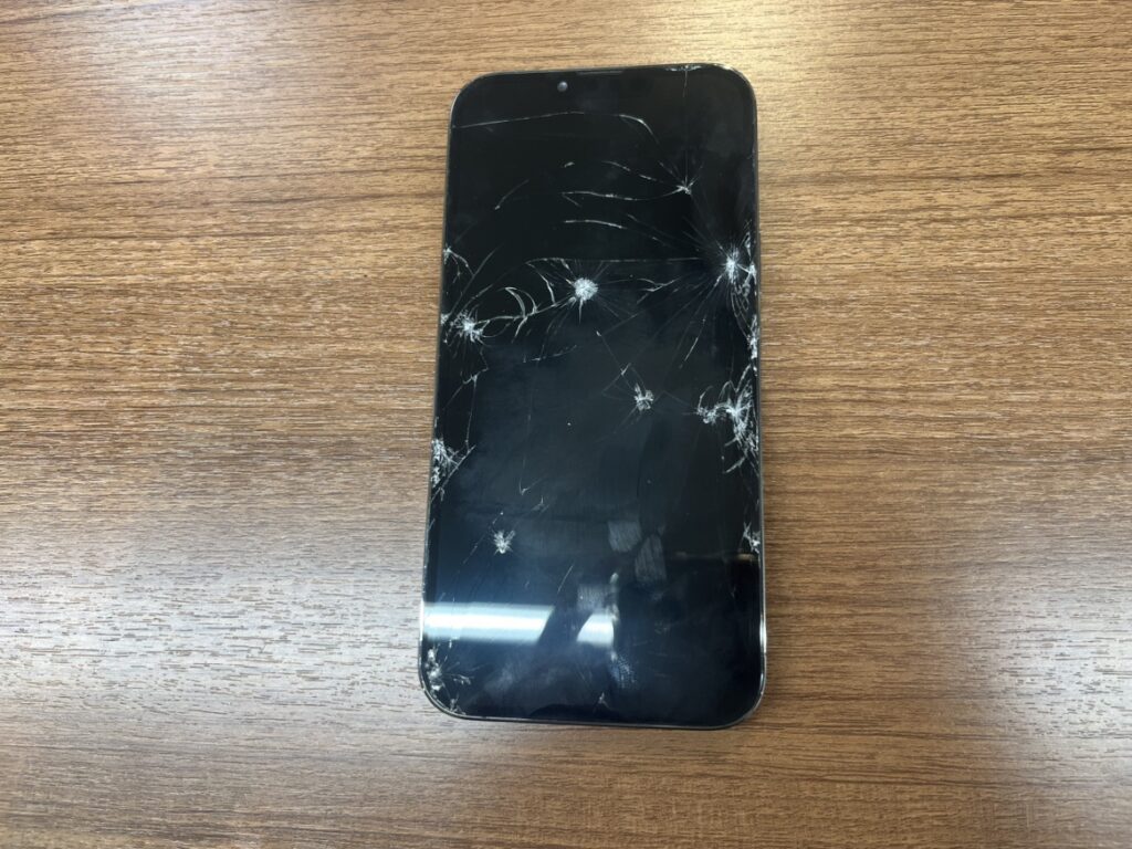 iPhone13ProMax　画面交換　逗子