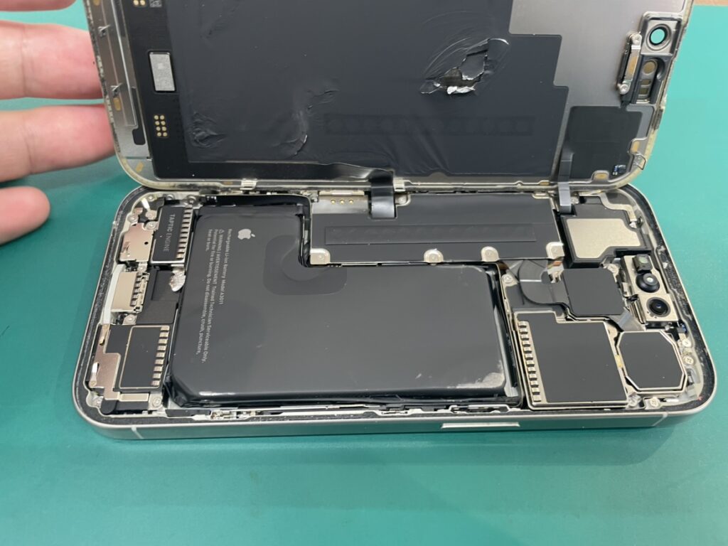 iPhone15Pro　電池交換　横須賀