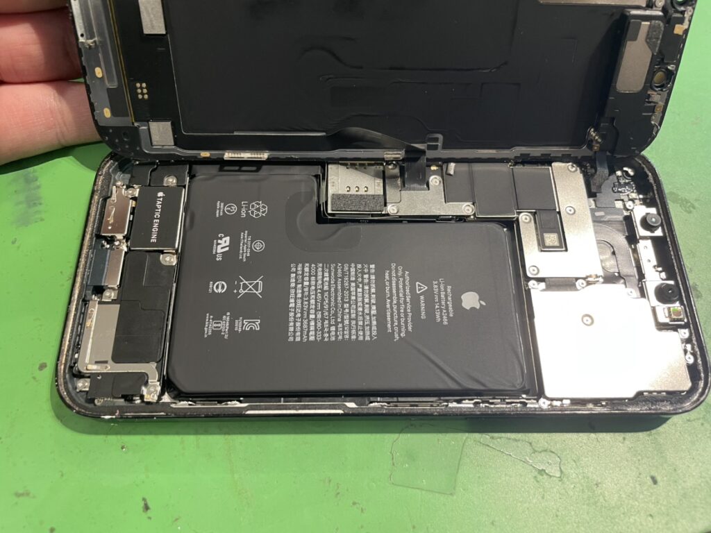 iPhone12ProMAX　電池交換　関内