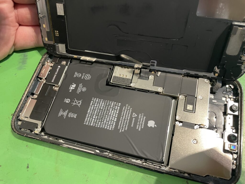 iPhone12ProMAX　バッテリー交換　伊勢佐木長者
