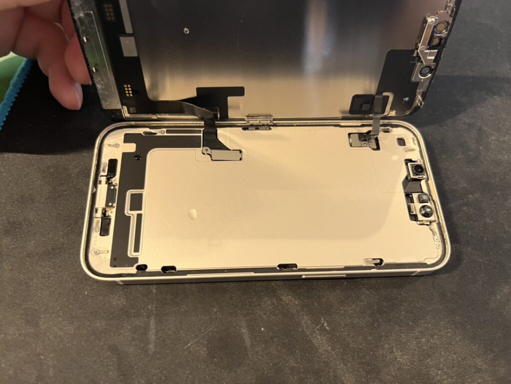 iPhone14 分解後内部