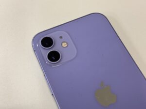 故障したiPhone12のカメラパーツ