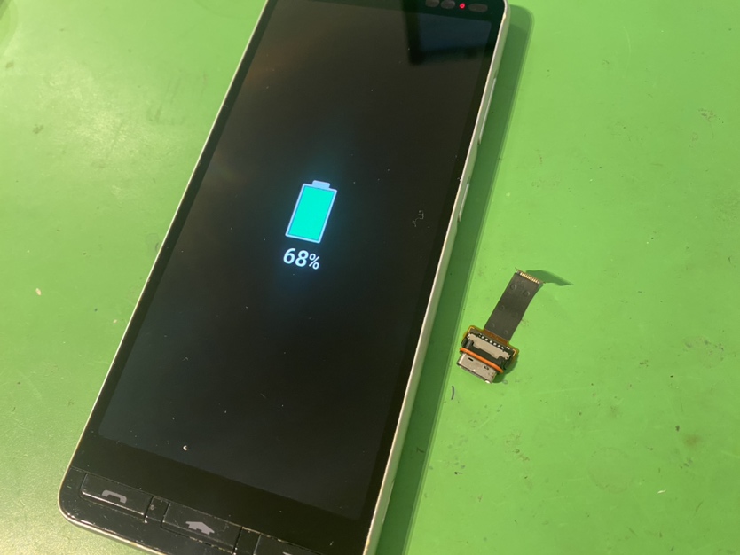 BASIO4 充電口交換 関内