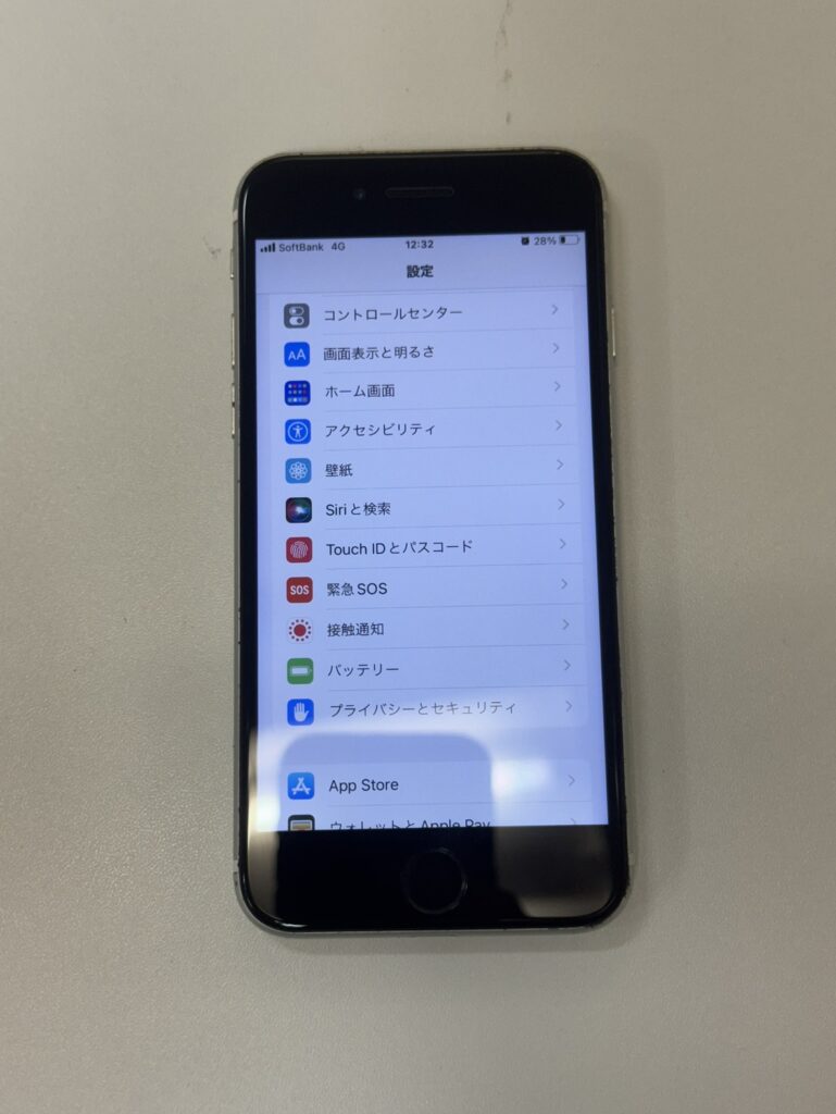 iPhoneSE2まるで新品のように綺麗に直った画面。