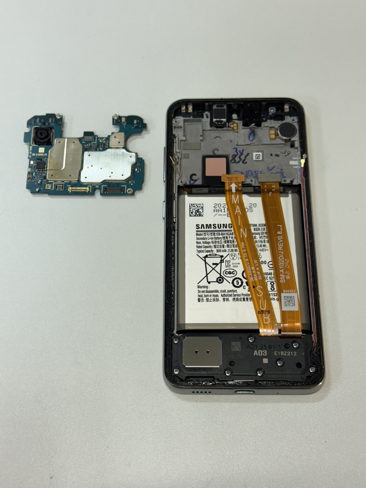 GalaxyA21の修理中の様子