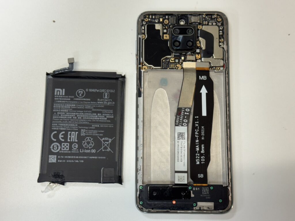 バッテリーを取り外したXiaomiRedmiNote9S