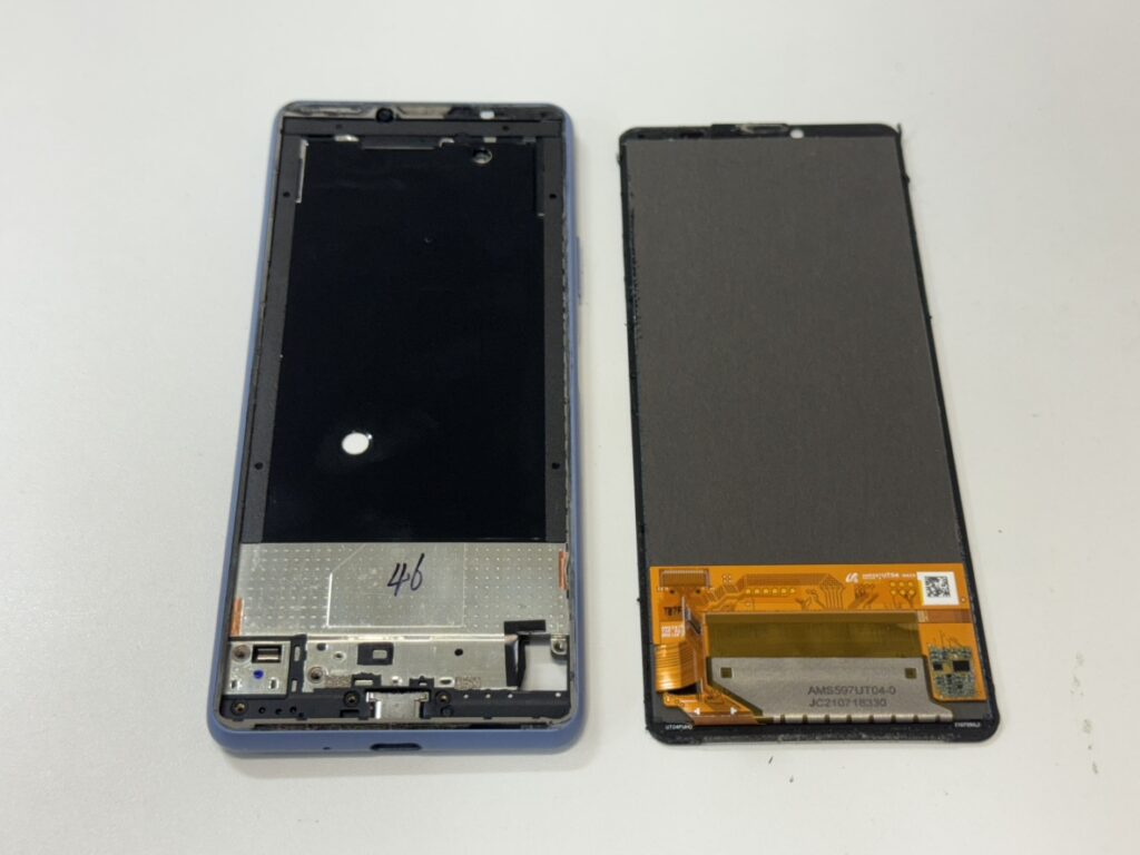 Xperia10 Ⅲ　画面交換 ②