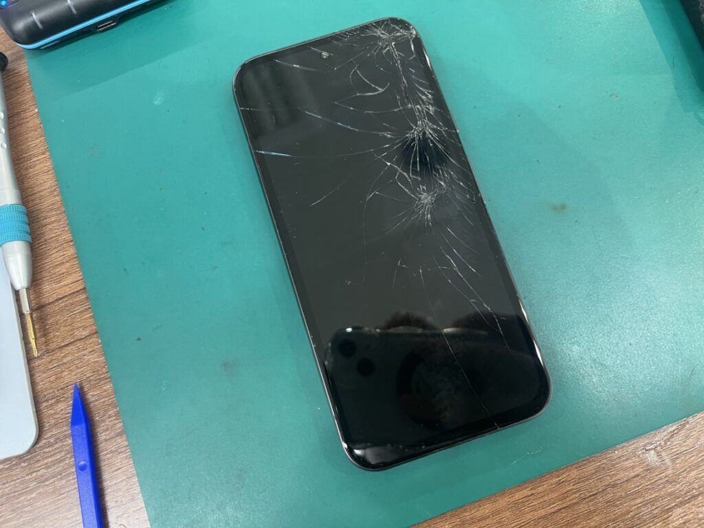Google Pixel 8a　画面割れ修理　横須賀