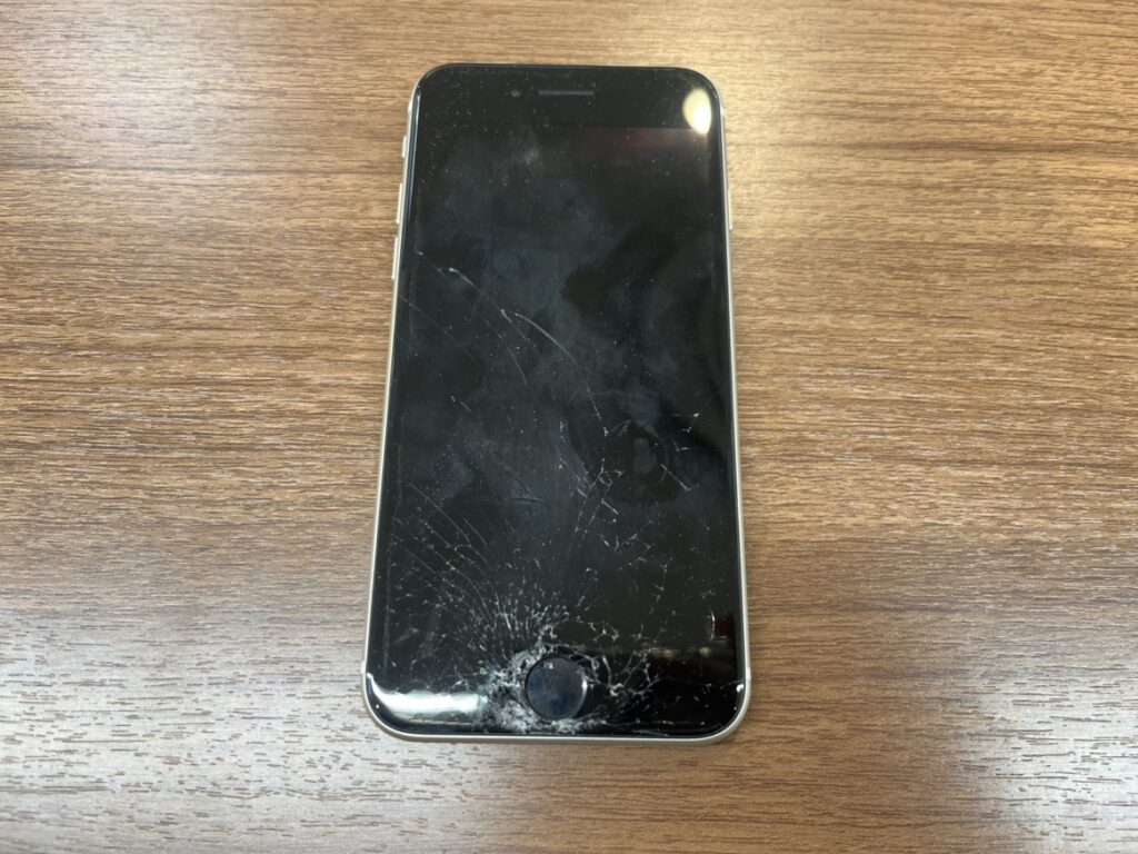 iPhone SE(第3世代) 液晶画面交換 横須賀
