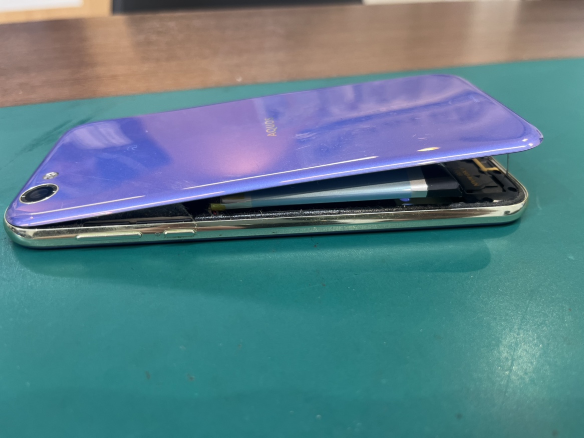 AQUOS R バッテリー交換　横須賀