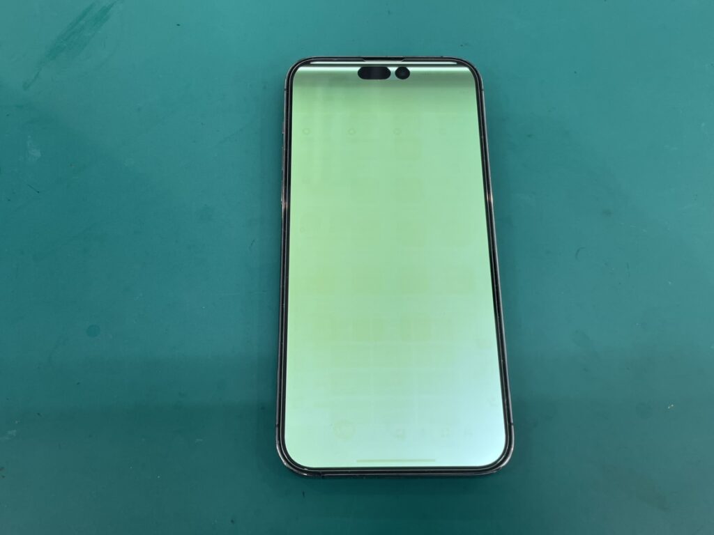 iPhone15Pro画面修理　横須賀