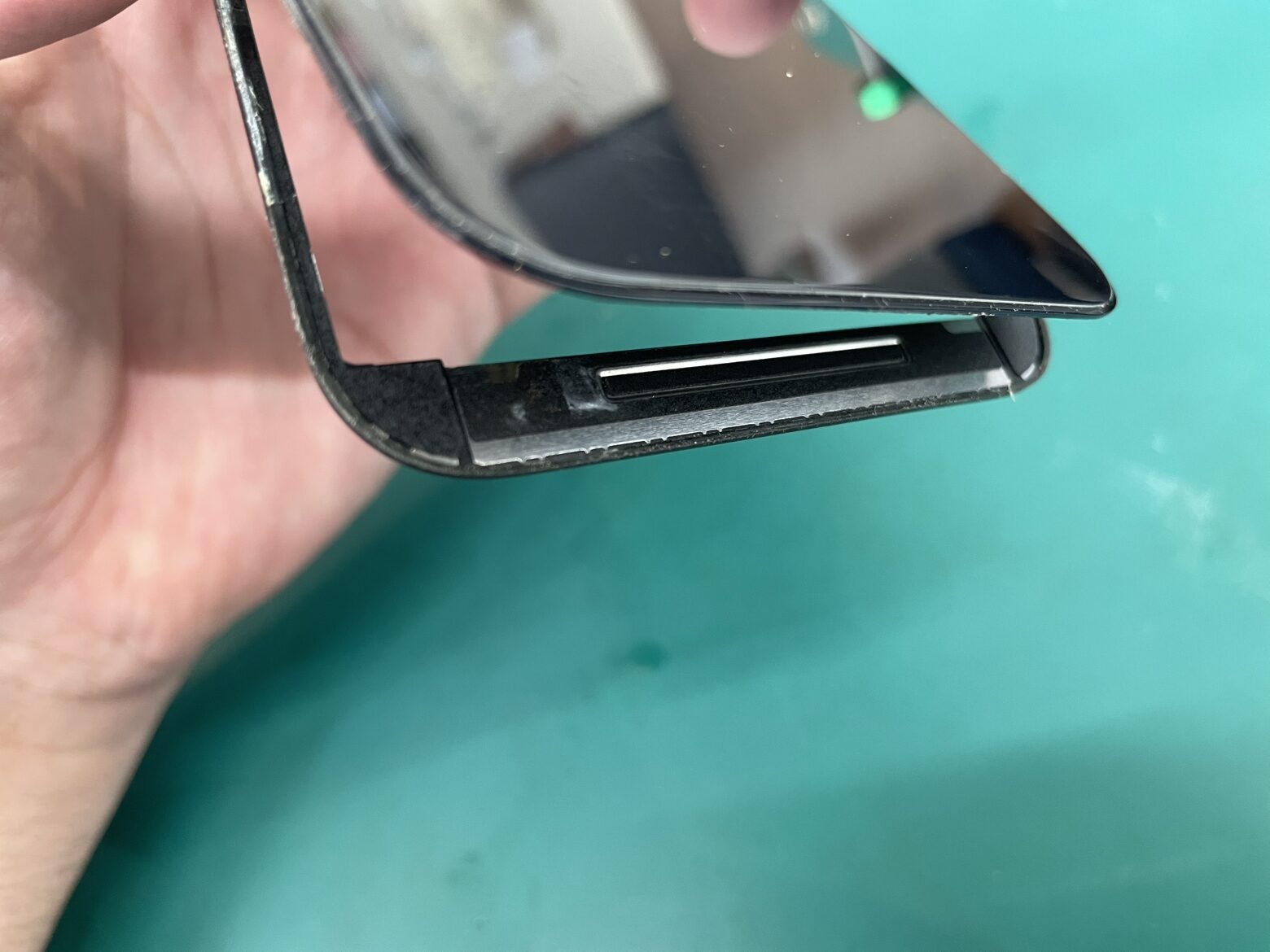 iPhone15Pro画面修理　三浦