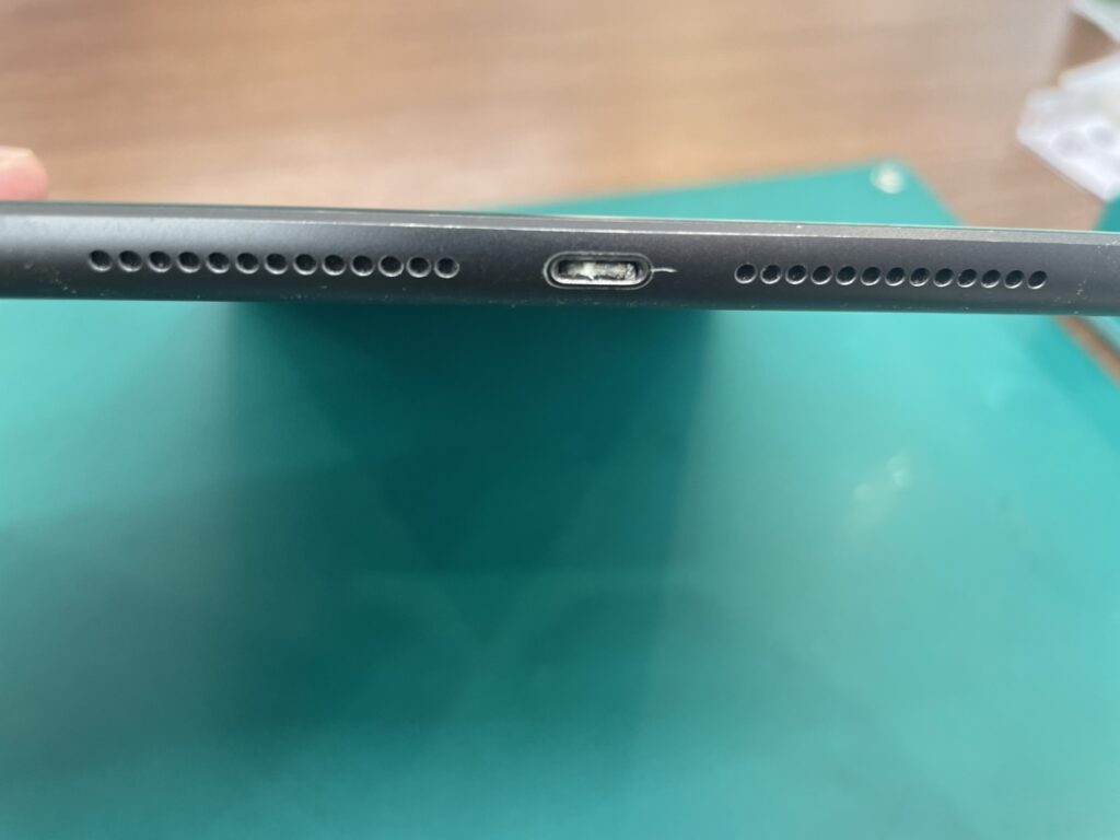 iPad第8世代 充電端子除去 横須賀