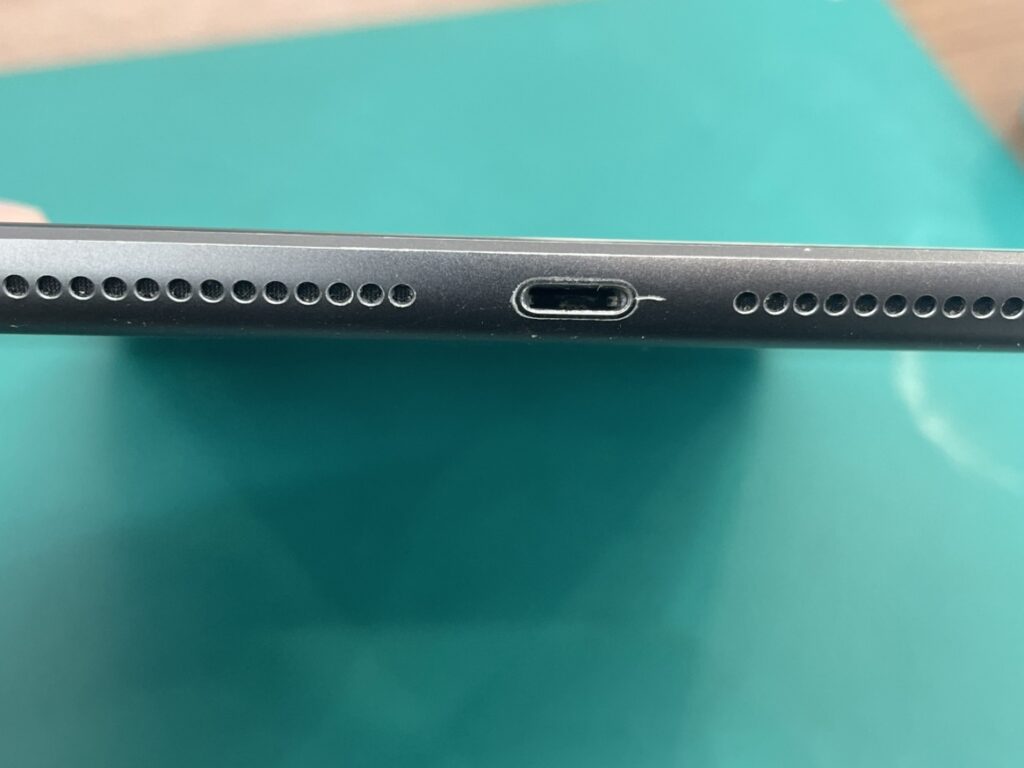 iPad第8世代 充電器折れた