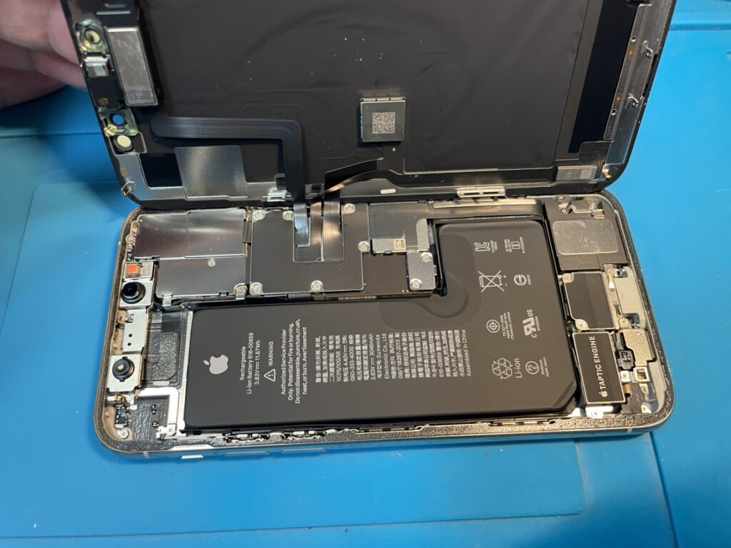 iPhone11Pro画面割れ 馬車道