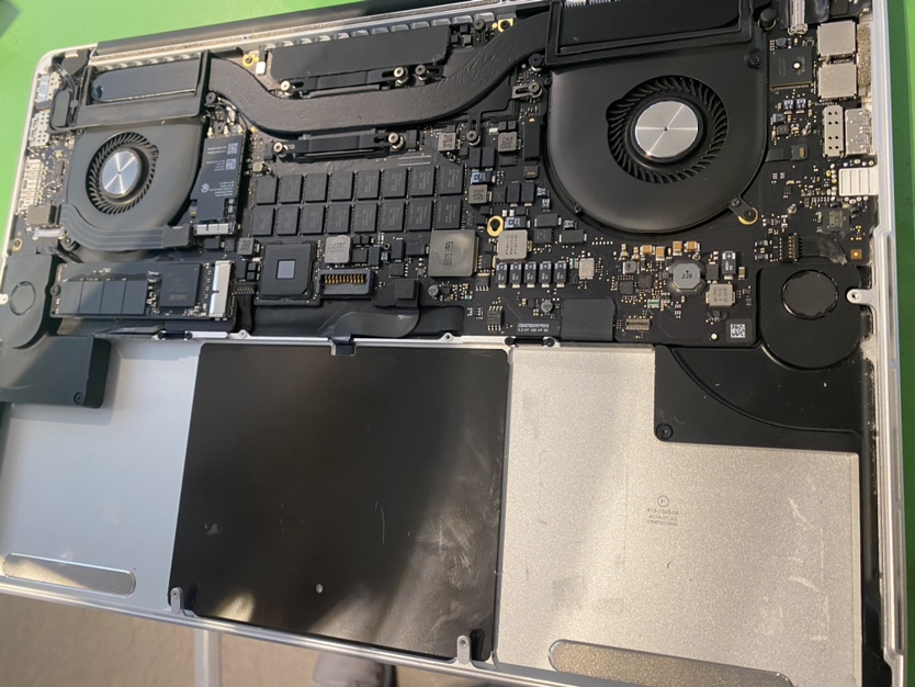 MacBook Pro (Retina) 電池交換 関内