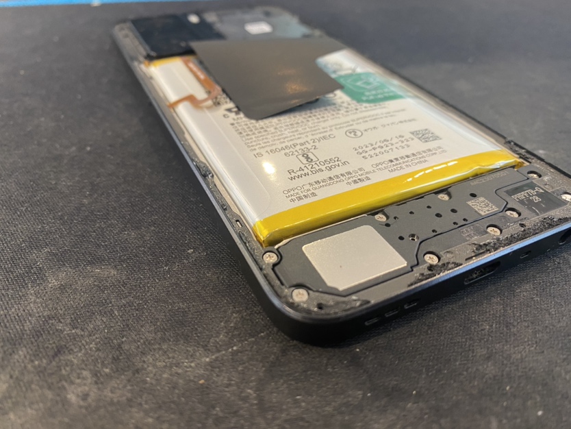 OPPO A77　電池交換　関内