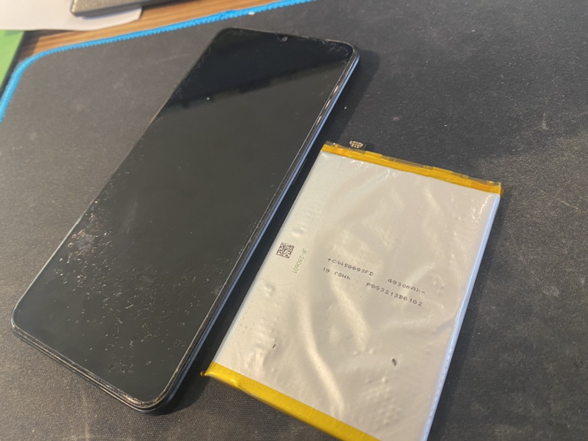 OPPO A77　電池パック交換　関内