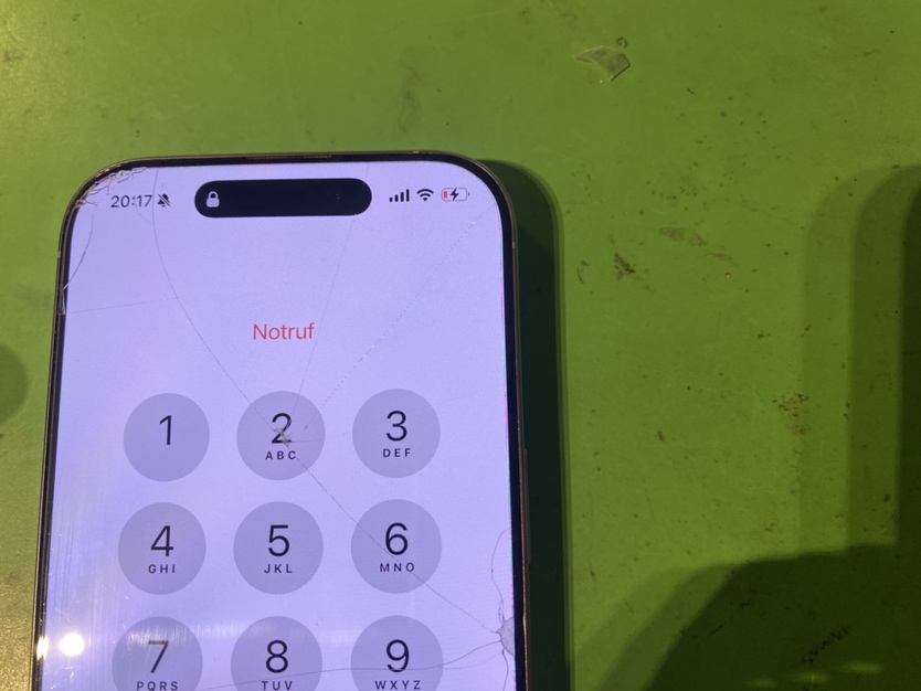 iPhone 16 Pro ドックコネクター交換 関内