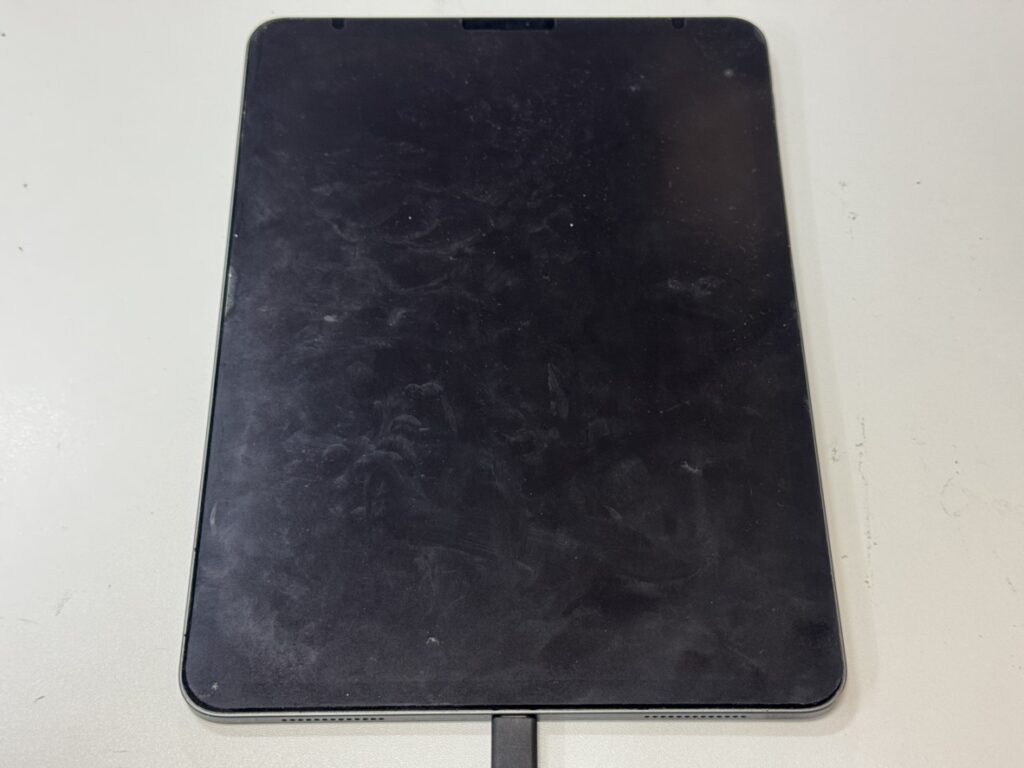 iPadPro11インチ(第2世代)充電口交換修理前