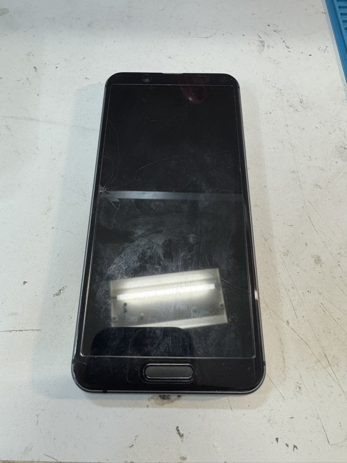 AQUOS sense3 画面交換修理　関内　桜木町　修理前