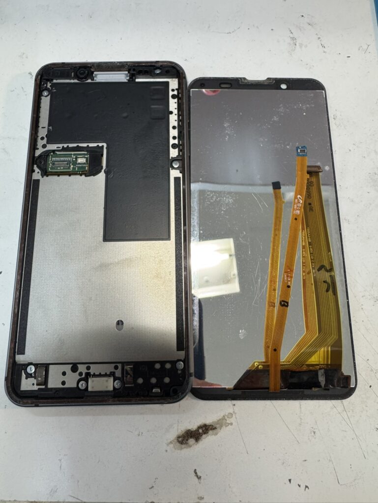 AQUOS sense3 画面交換修理　関内　桜木町　修理中