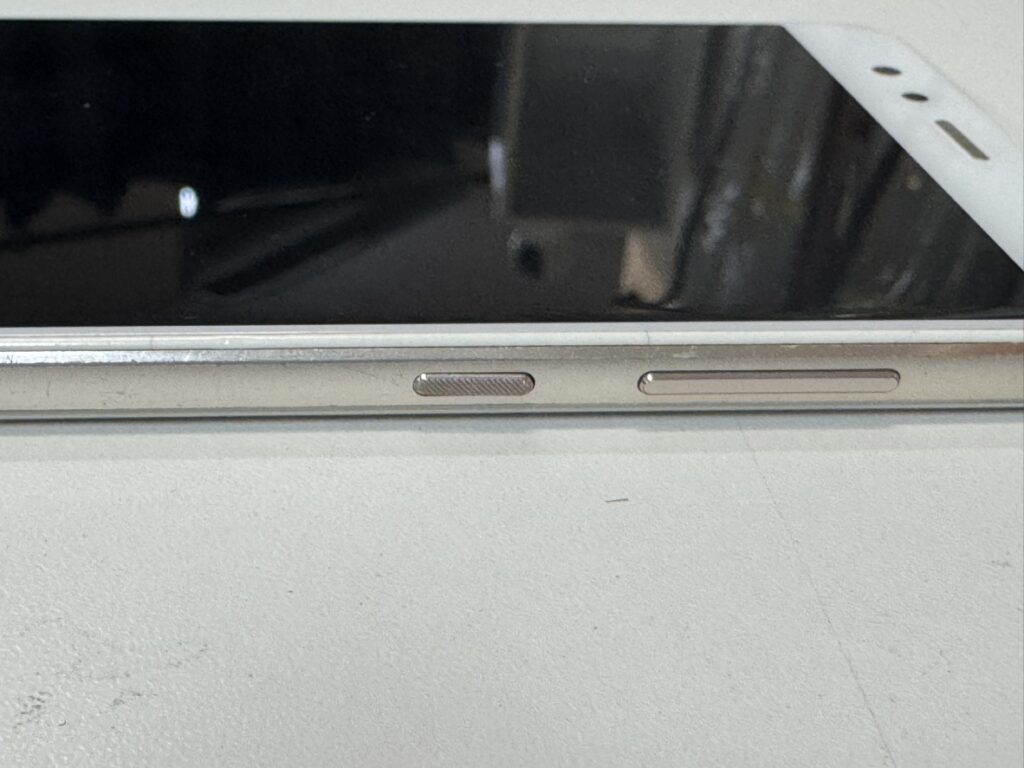 HUAWEI P10 lite スリープボタン修理 関内 桜木町 修理前