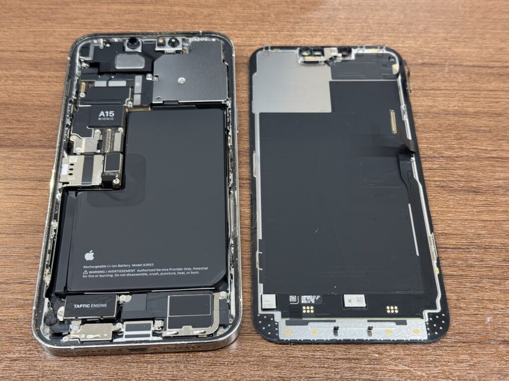 iPhone 13 Pro Max 画面交換 関内 山下町 修理中