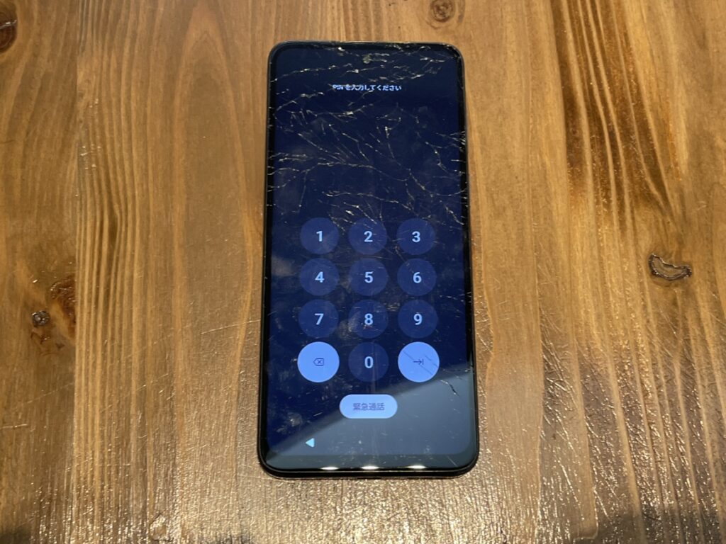 MotoG13画面割れ 関内