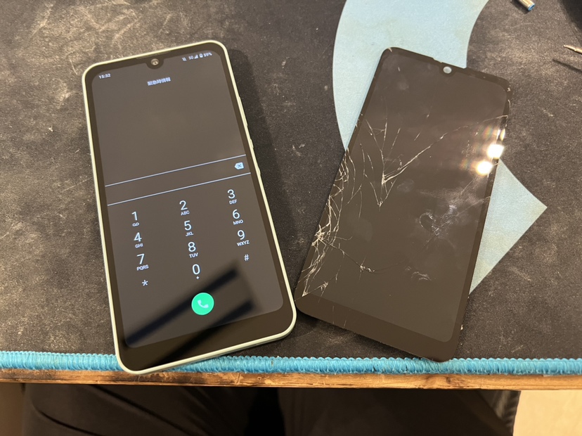 AQUOS wish 画面割れ