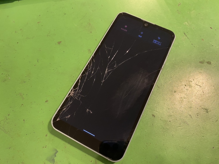 AQUOS wish　画面割れ　横浜関内本店