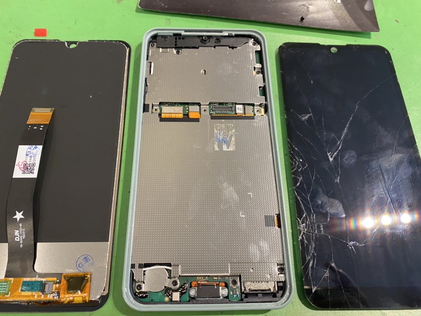 AQUOS wish　画面交換　横浜関内本店