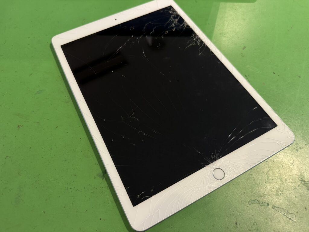 iPad 第7世代　タッチパネル交換　関内