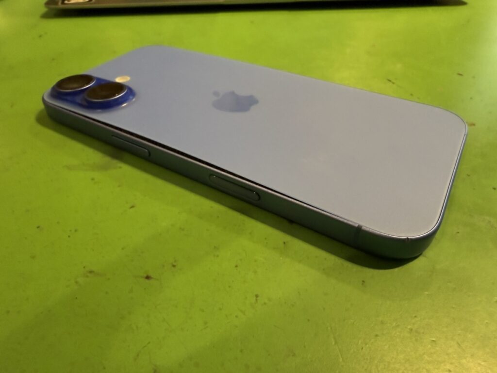 iPhone 16 電源が落ちる修理 関内