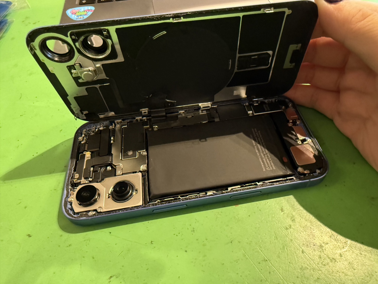iPhone 16 バッテリー交換修理　関内