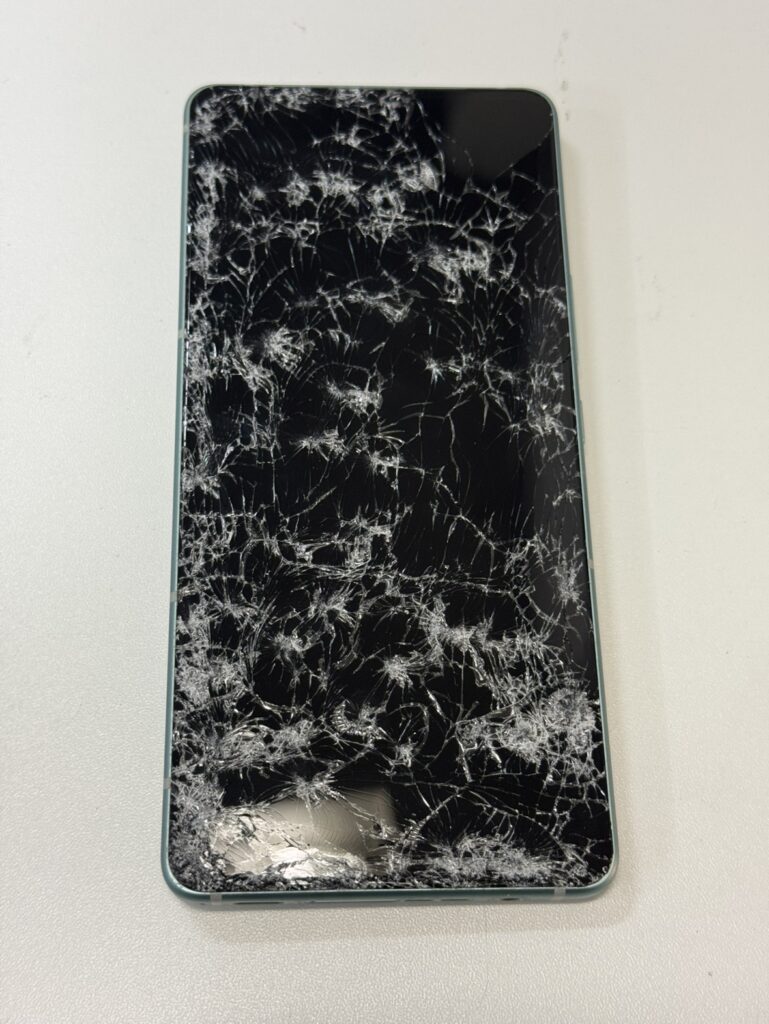 Zenfone12 Ultra 画面交換 関内 新山下 修理前