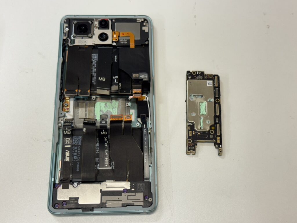 Zenfone12 Ultra 画面交換 関内 新山下 修理中