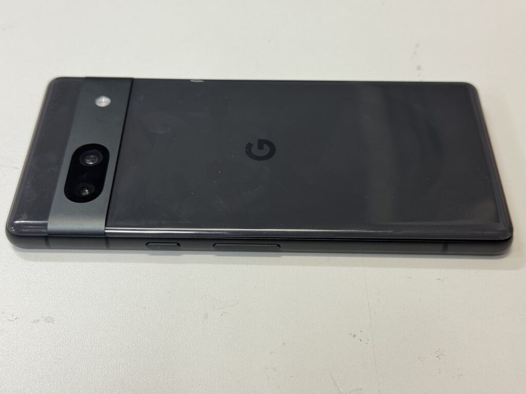 Pixel 7a PVM 交換修理 関内 桜木町
 修理前