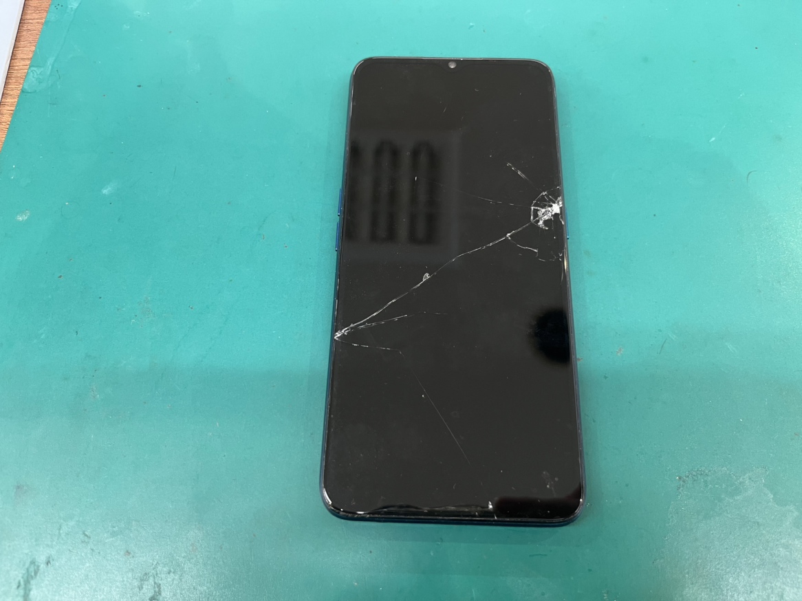 OPPO A5 2020 液晶画面交換　横須賀　野比