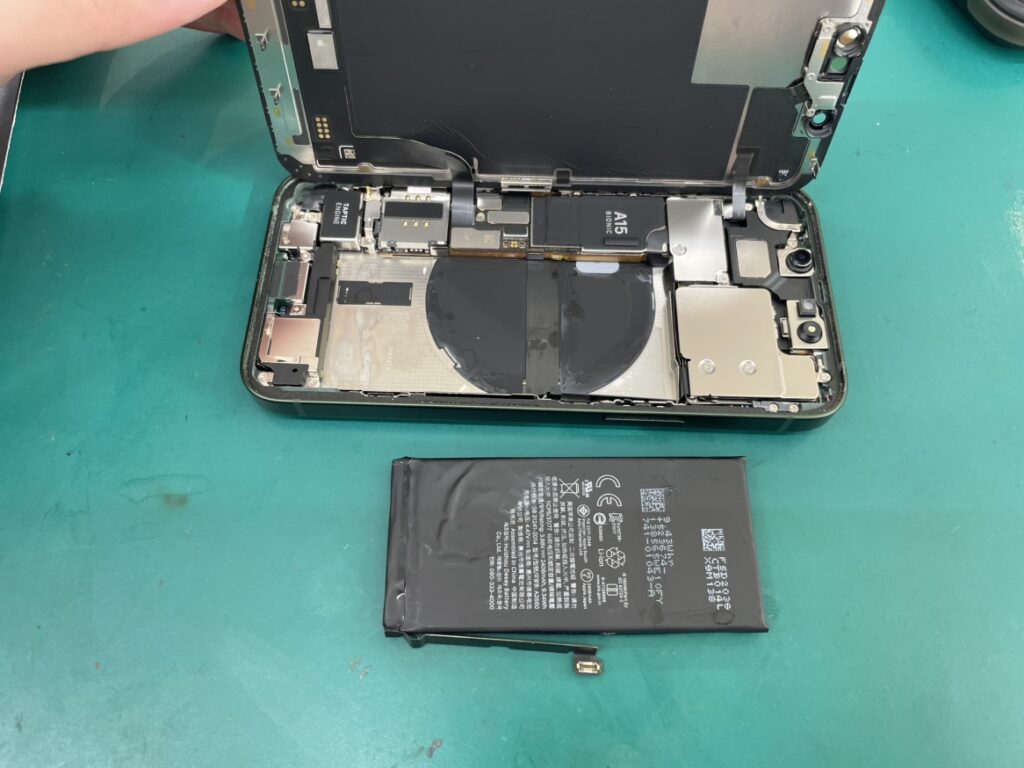 iPhone13miniバッテリー交換　横須賀