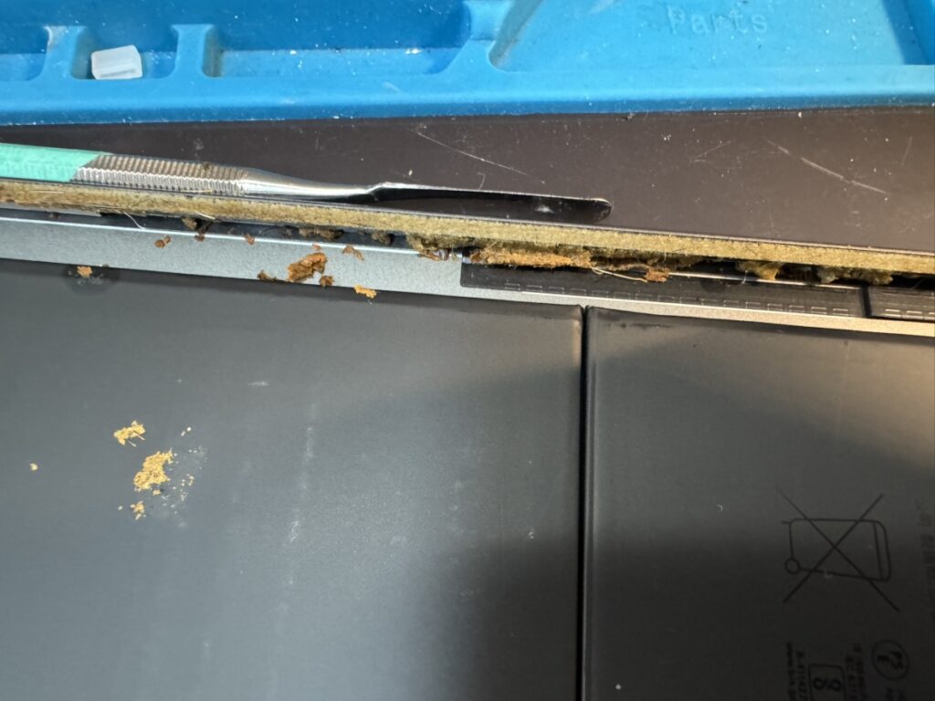 iPad Air4 関内 内部清掃 修理前