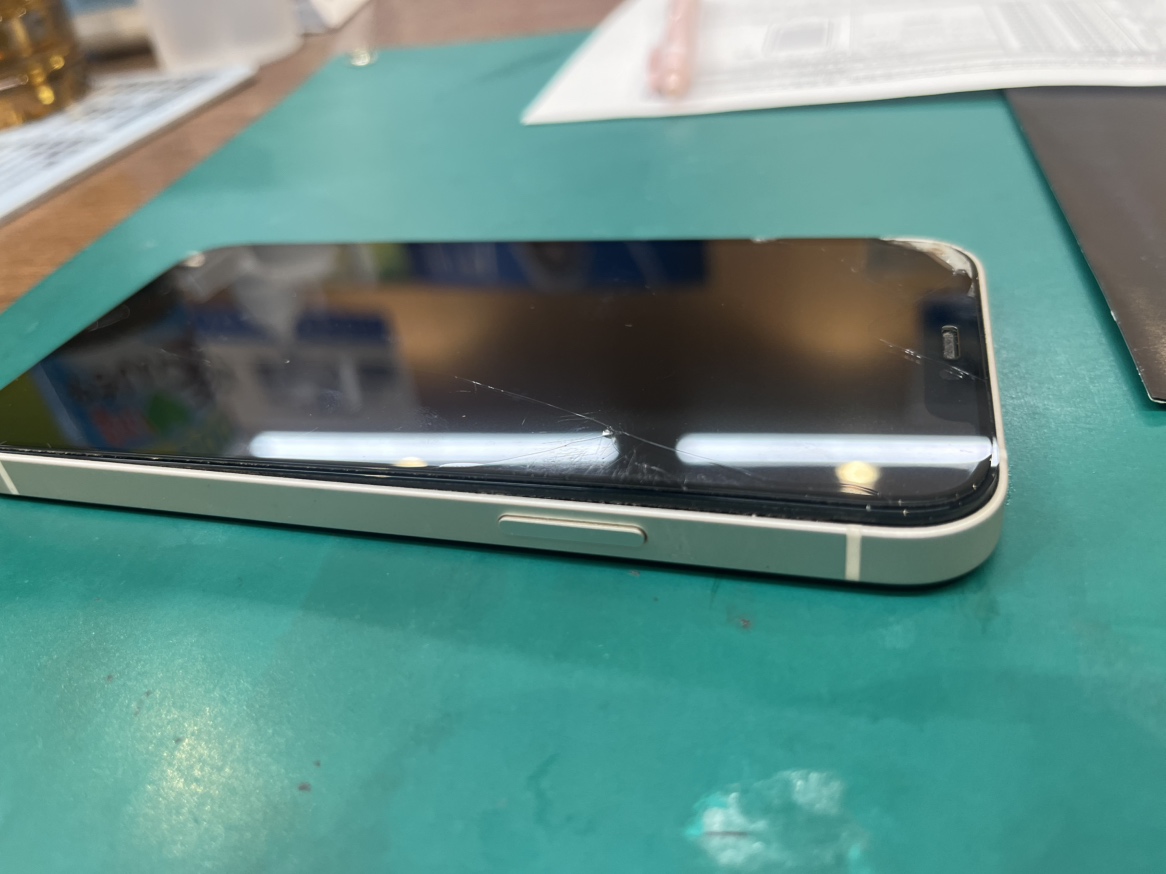 iPhone 12　バッテリー膨張　電池交換　即日修理対応　横須賀