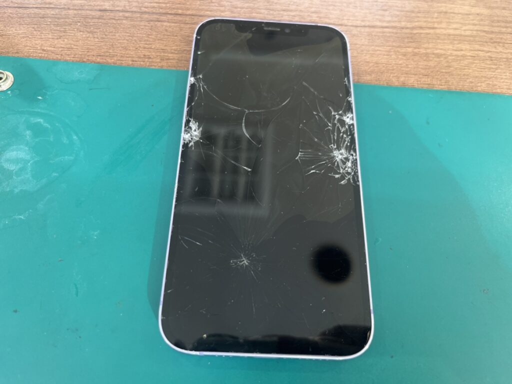 iPhone 12 液晶画面交換　即日修理対応　横須賀　