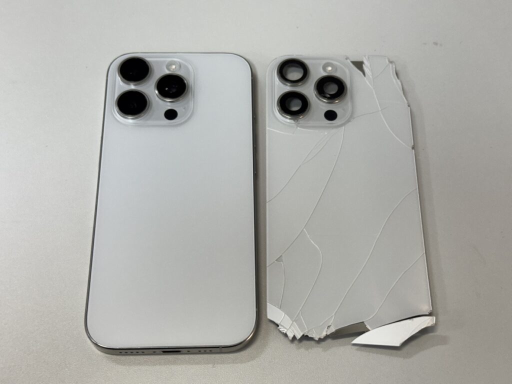 30分の修理で新品同様の綺麗な背面パネルに交換が完了したiPhone 16 Pro