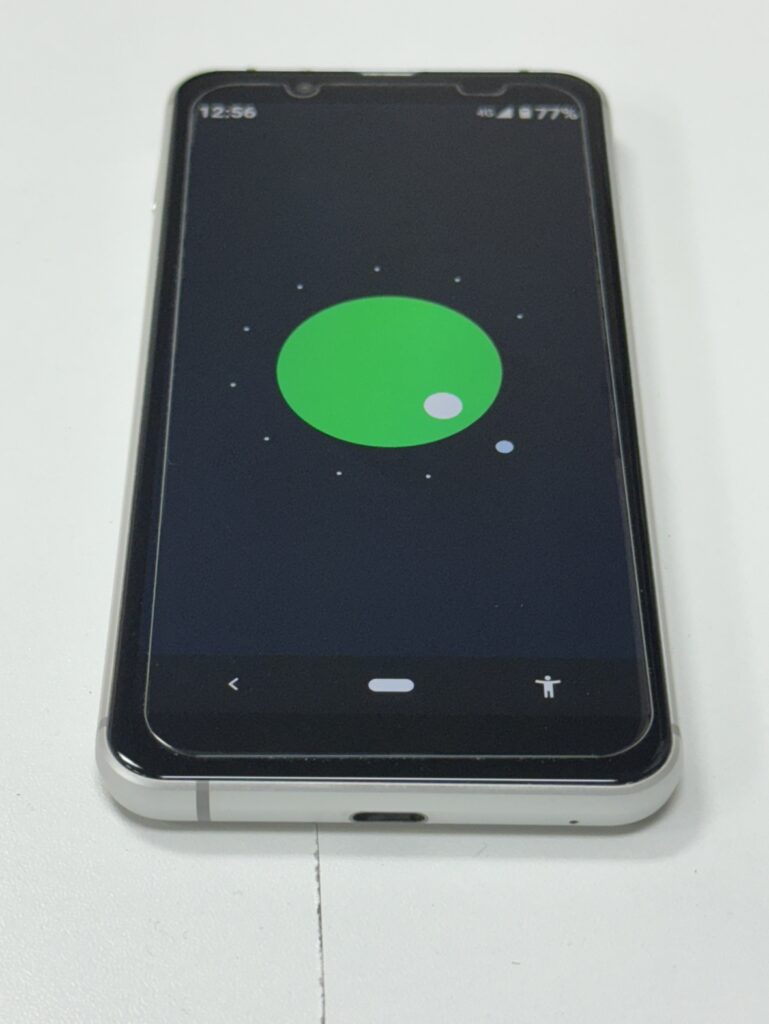 30分でバッテリー交換が完了し、画面の浮きが綺麗に改善したAQUOS sense3 basic。