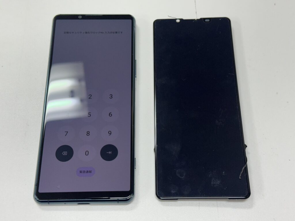 60分で画面交換が完了し、緑の線が消えて綺麗に直ったXperia 5 III。
