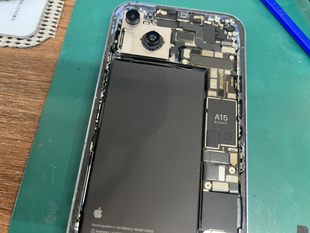 iPhone 14 Plus アウトカメラ交換　横須賀　久里浜　即日修理対応